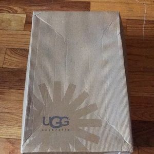 Ugg W Ashdale (Never Worn)